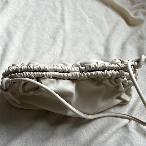 oversize cloud clutch With shoulder handle - Picture 4 of 5